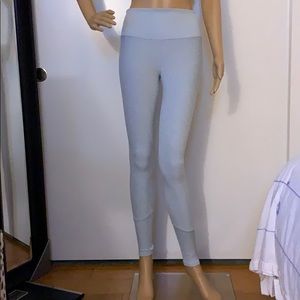 🧘‍♀️ ALO Soft Legging. Size Small.